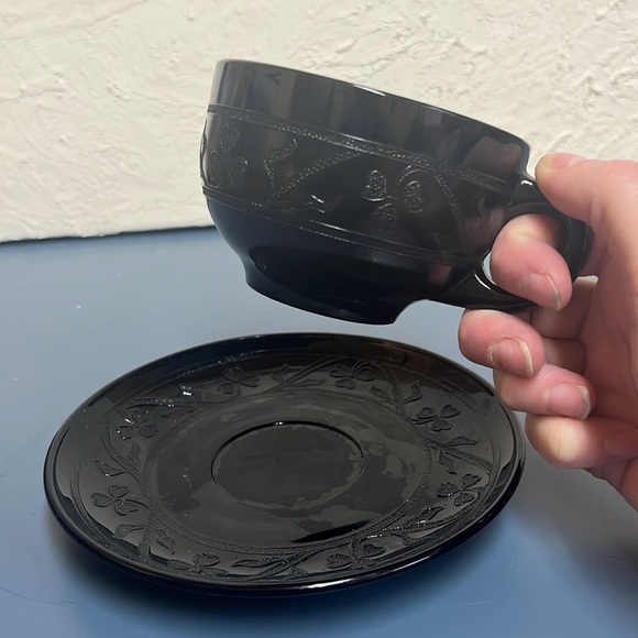 Hazel Atlas Cloverleaf Black Depression Vintage 
Cup and Saucer Glass - Set of 4 - Picture 1 of 2